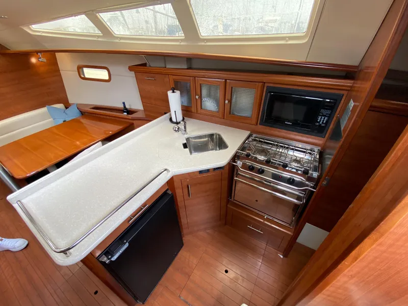 2012 Hunter 36