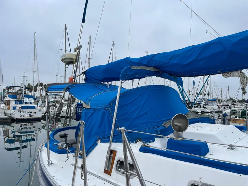 1989 Tayana Vancouver 42