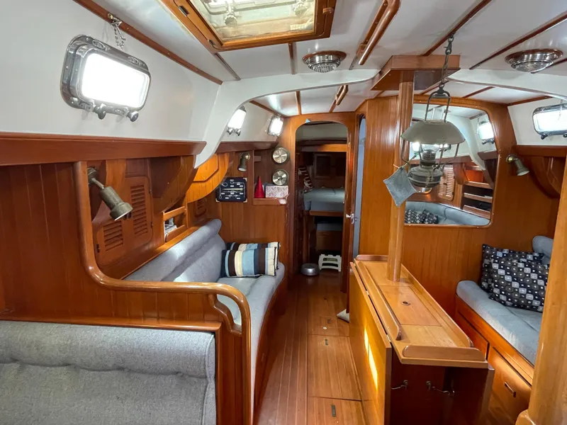 1989 Tayana Vancouver 42