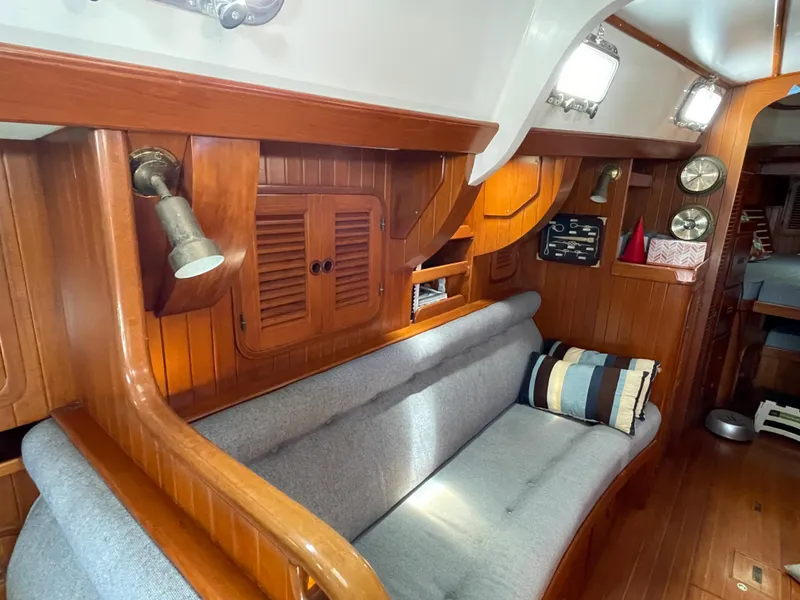 1989 Tayana Vancouver 42