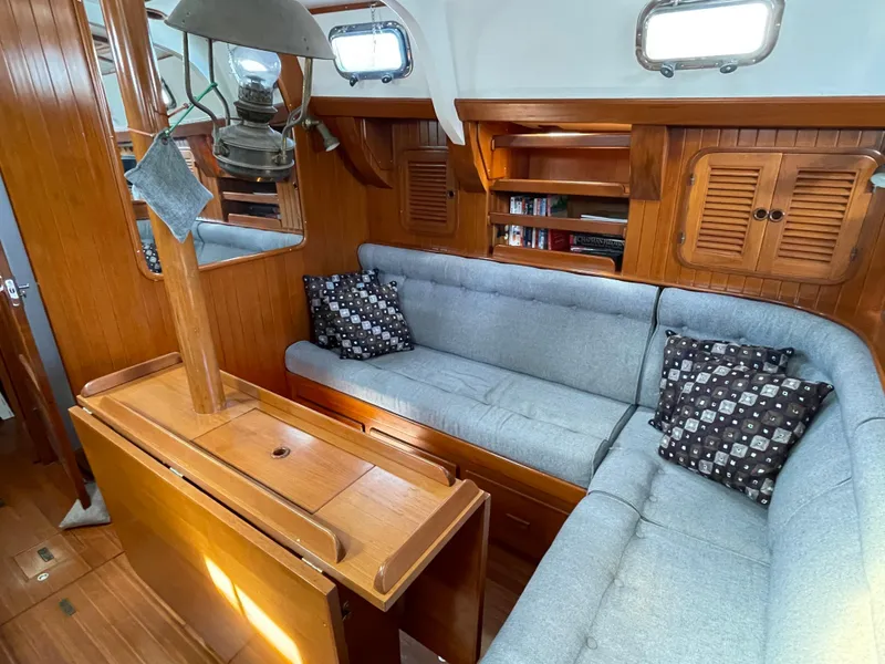 1989 Tayana Vancouver 42