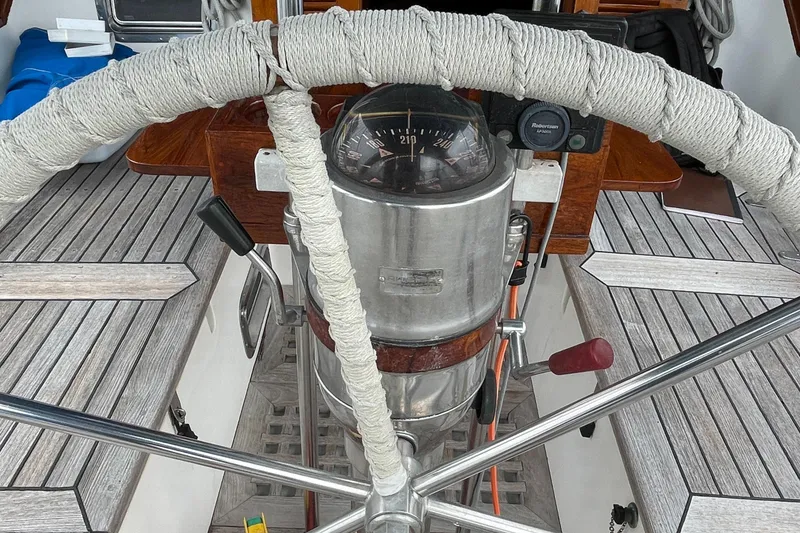 1989 Tayana Vancouver 42