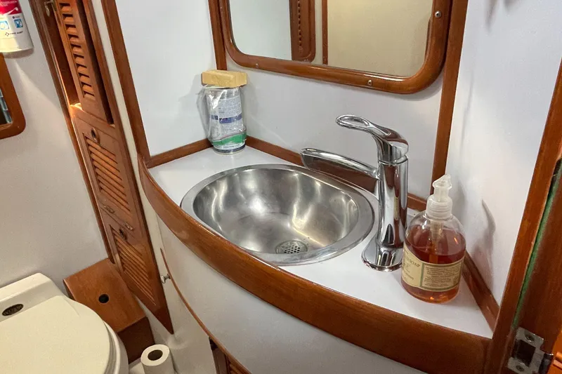 1989 Tayana Vancouver 42