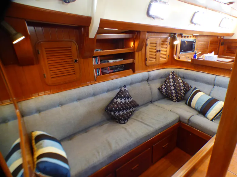 1989 Tayana Vancouver 42