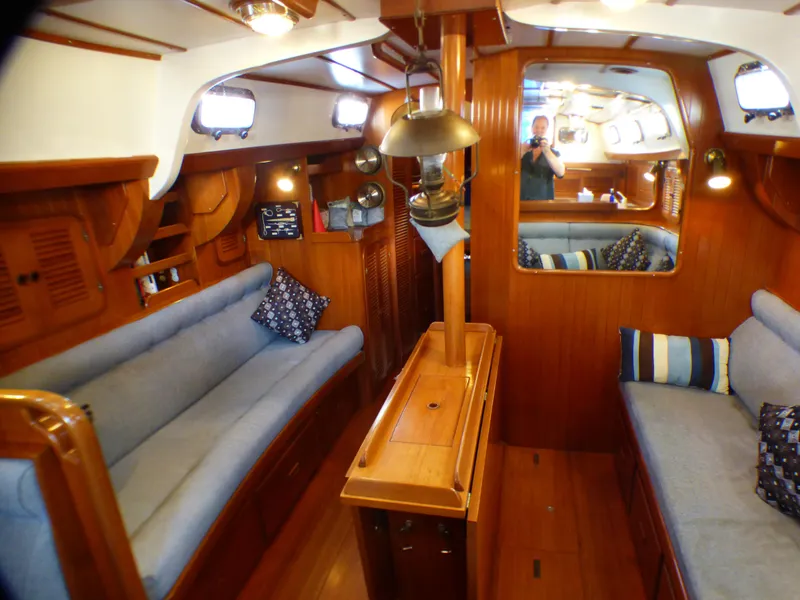 1989 Tayana Vancouver 42