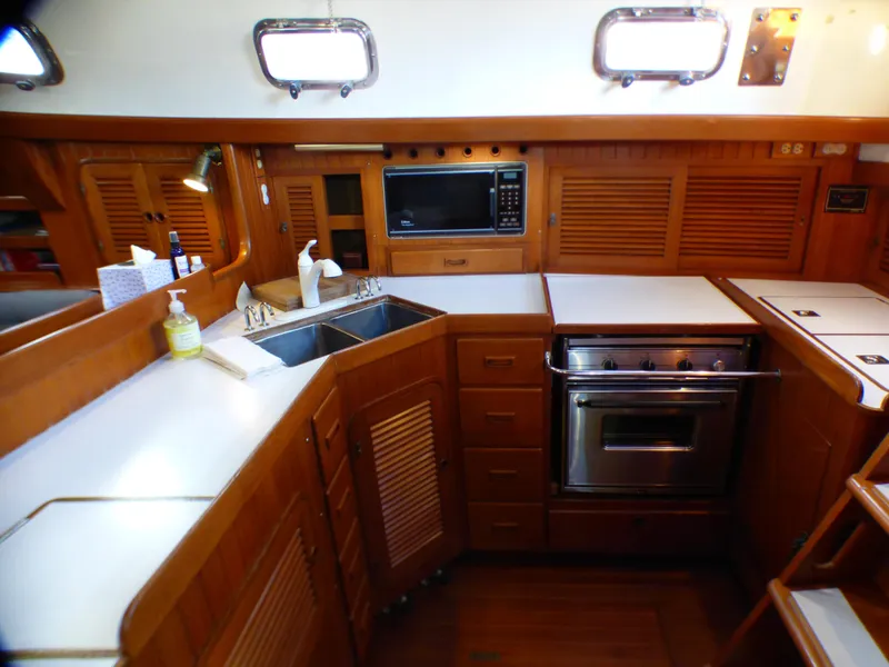 1989 Tayana Vancouver 42
