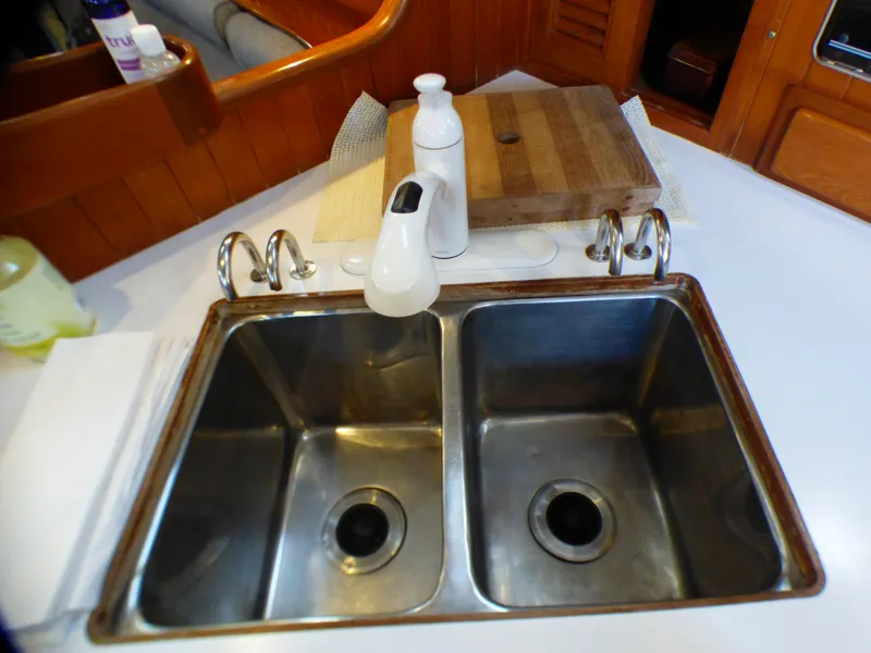 1989 Tayana Vancouver 42