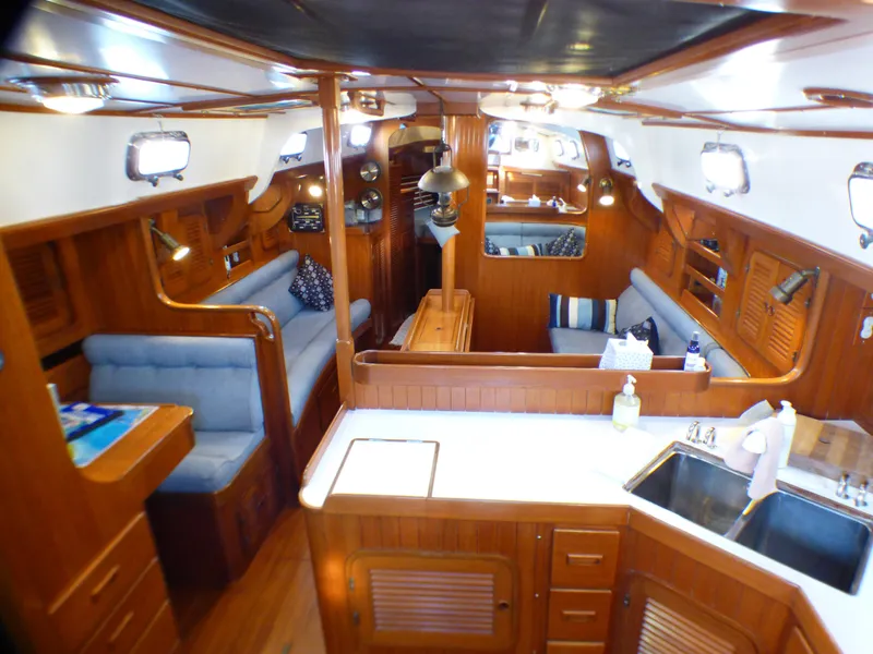 1989 Tayana Vancouver 42