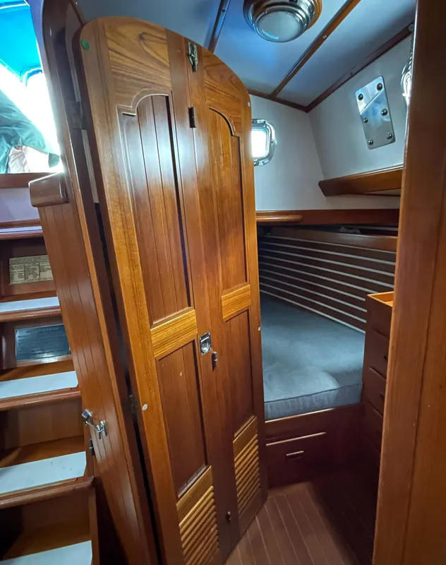 1989 Tayana Vancouver 42