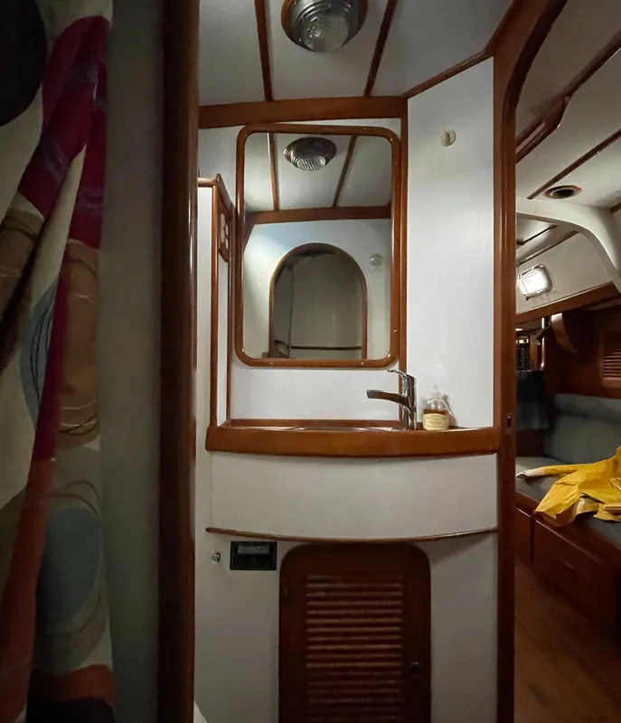 1989 Tayana Vancouver 42