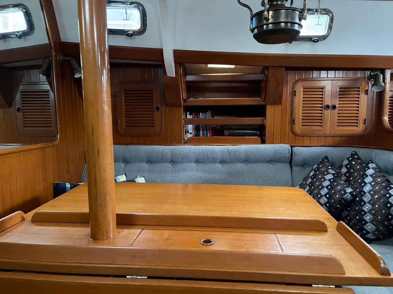 1989 Tayana Vancouver 42