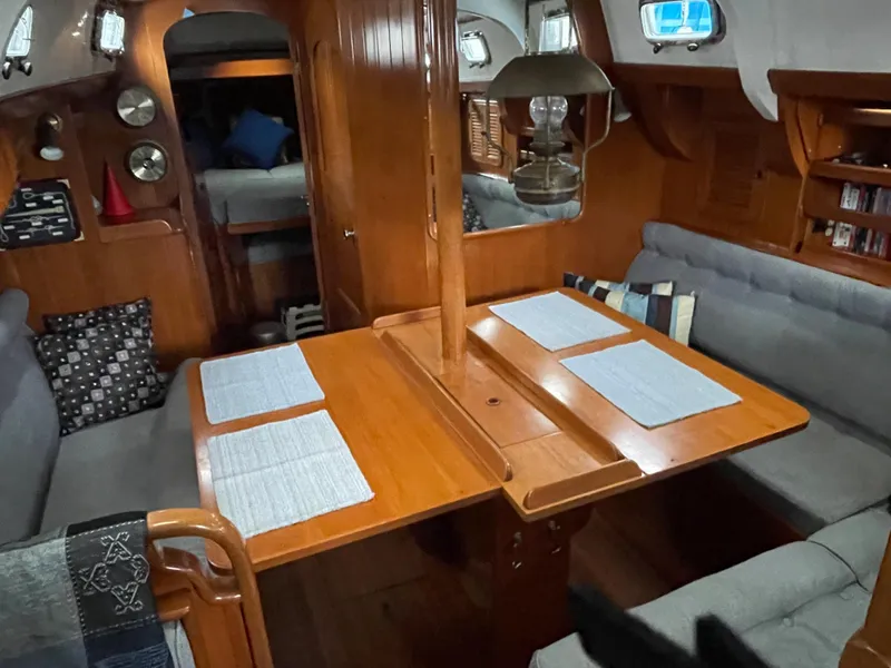 1989 Tayana Vancouver 42