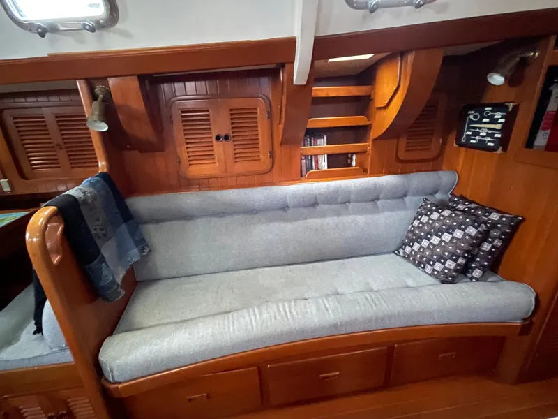 1989 Tayana Vancouver 42
