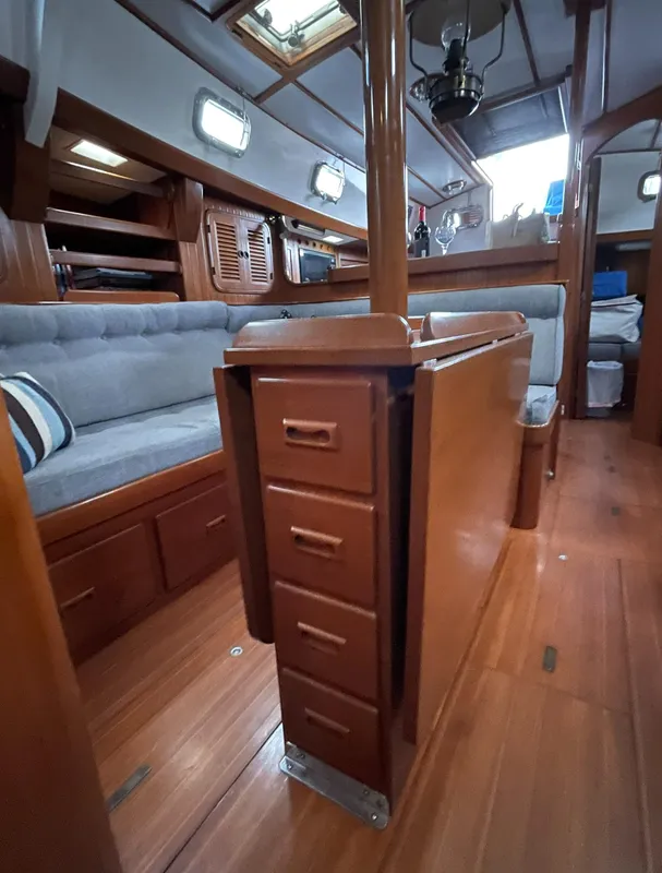 1989 Tayana Vancouver 42