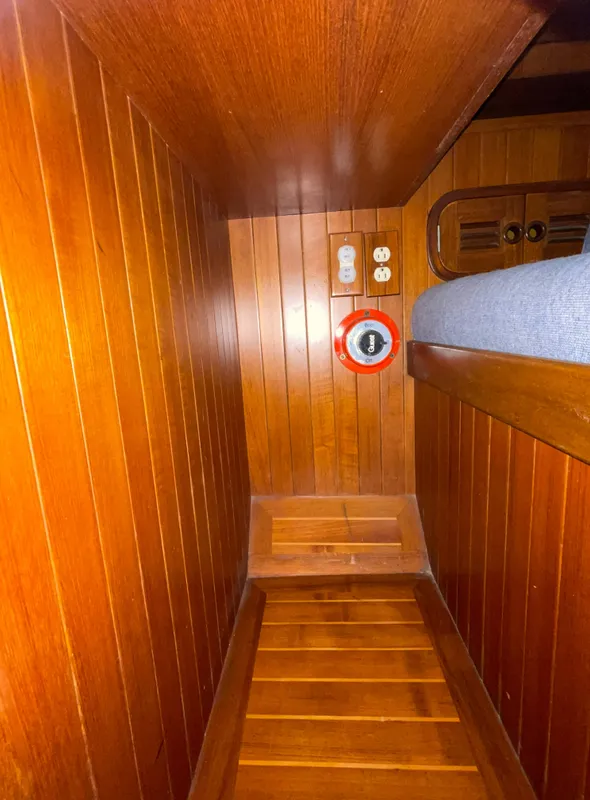 1989 Tayana Vancouver 42