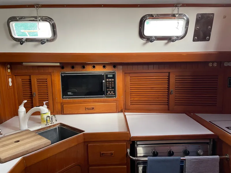 1989 Tayana Vancouver 42