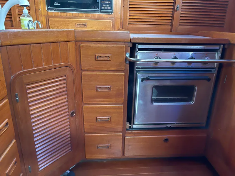 1989 Tayana Vancouver 42