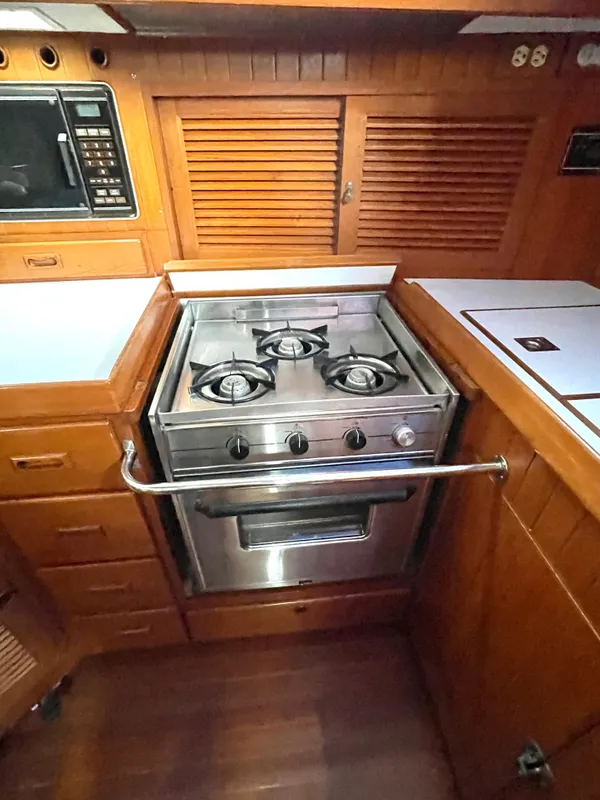 1989 Tayana Vancouver 42