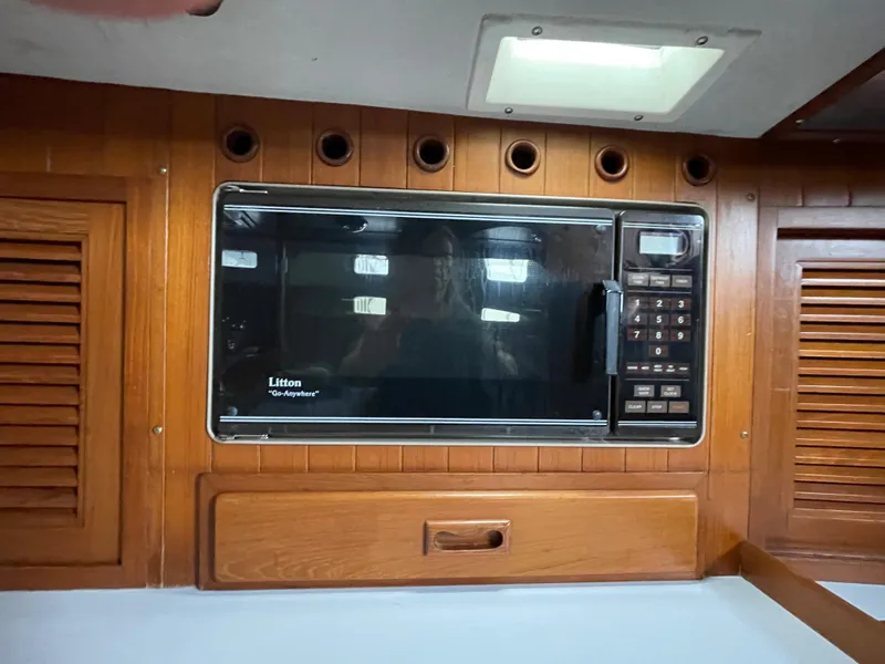 1989 Tayana Vancouver 42