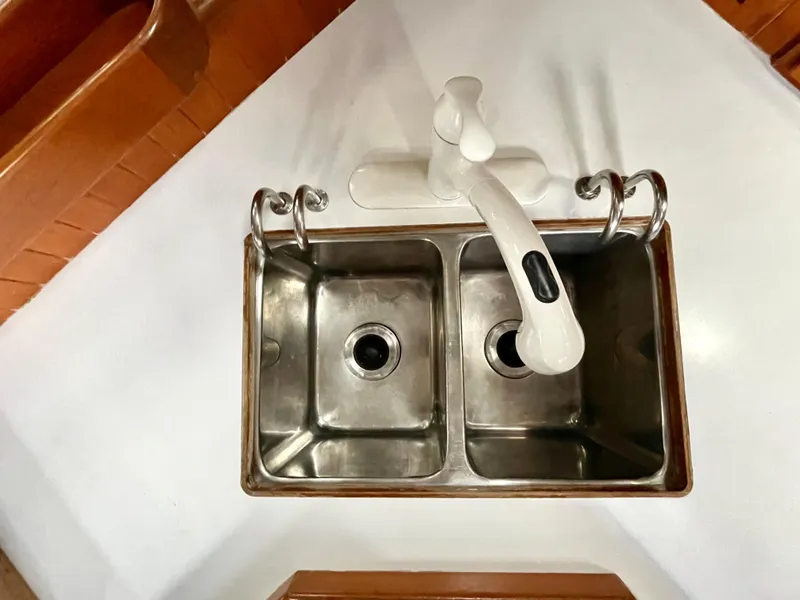 1989 Tayana Vancouver 42