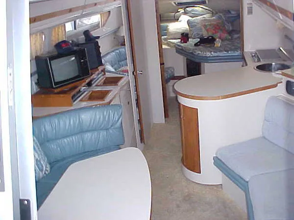1988 Carver SANTEGO
