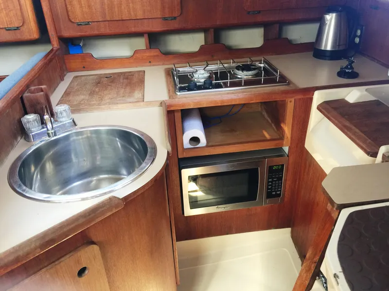 1989 Hunter 33.5