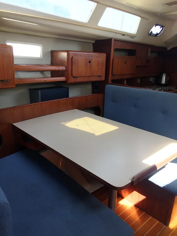 1989 Hunter 33.5