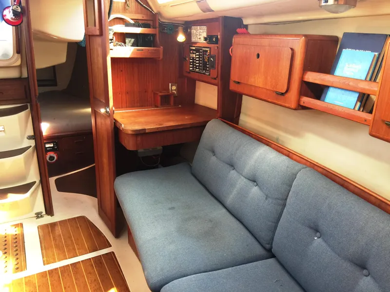 1989 Hunter 33.5