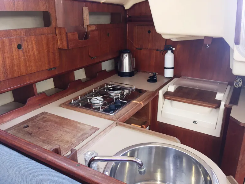 1989 Hunter 33.5