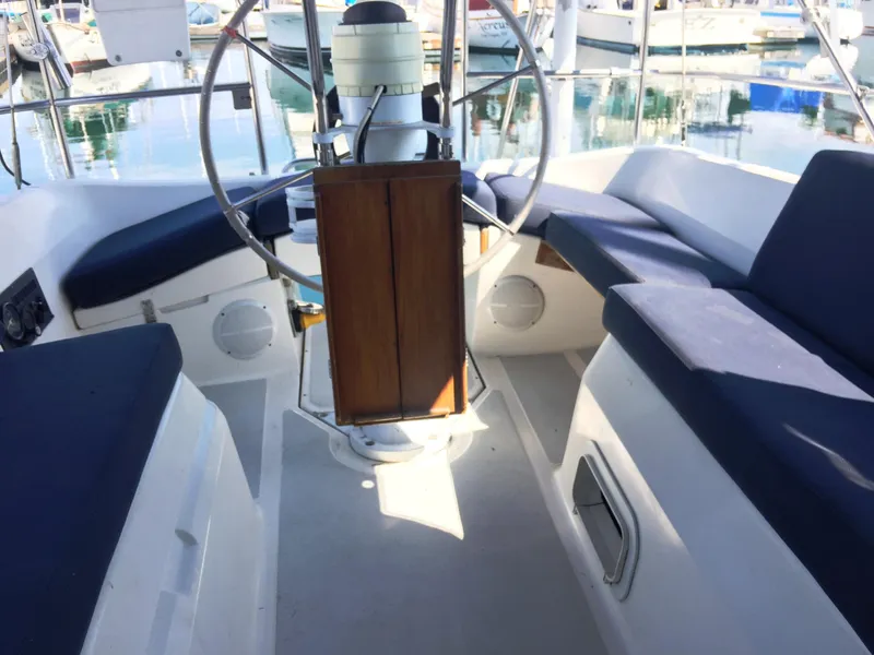 1989 Hunter 33.5