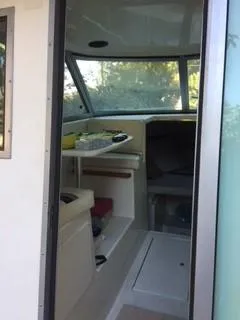 2001 Seaswirl Striper 2600 Sport Cabin Pilothouse