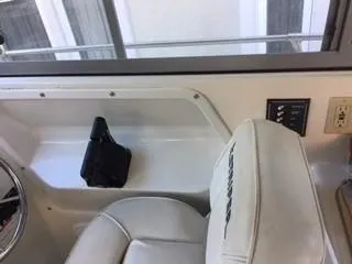 2001 Seaswirl Striper 2600 Sport Cabin Pilothouse