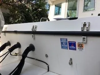 2001 Seaswirl Striper 2600 Sport Cabin Pilothouse