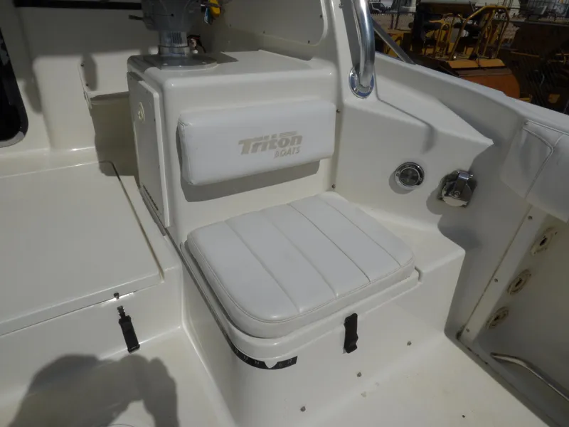2002 Triton 2486 WA