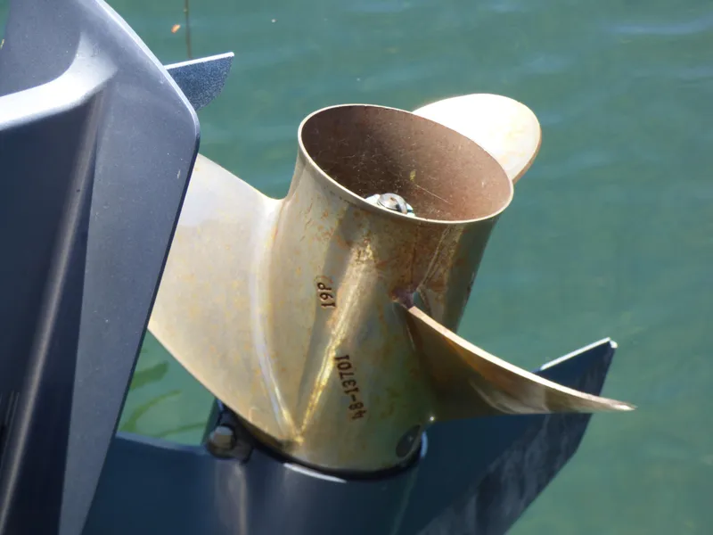 Propeller of 2004 Robalo R265 Walkaround boat in water.