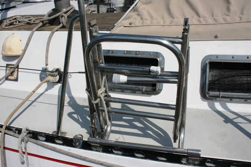 1981 Tradewinds Center Cockpit