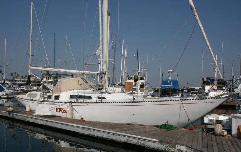 1981 Tradewinds Center Cockpit