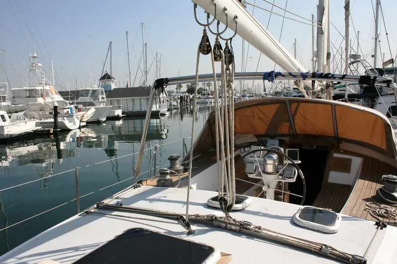 1981 Tradewinds Center Cockpit