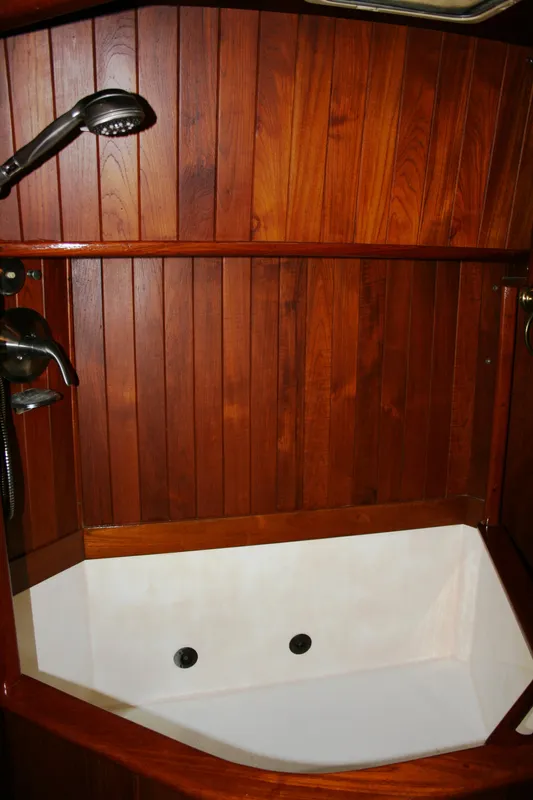 1981 Tradewinds Center Cockpit