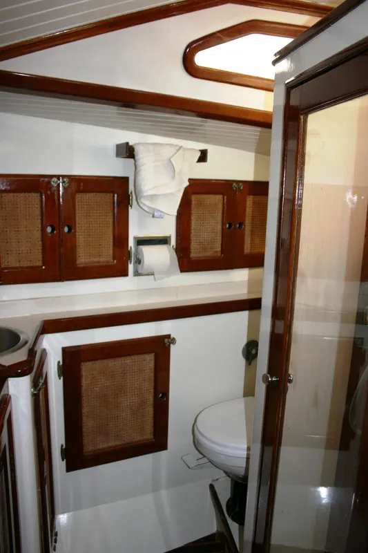 1981 Tradewinds Center Cockpit