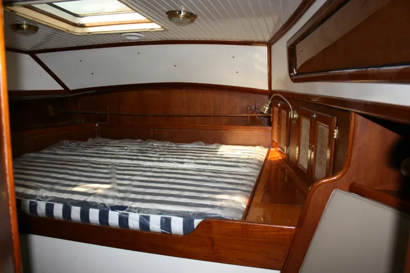1981 Tradewinds Center Cockpit