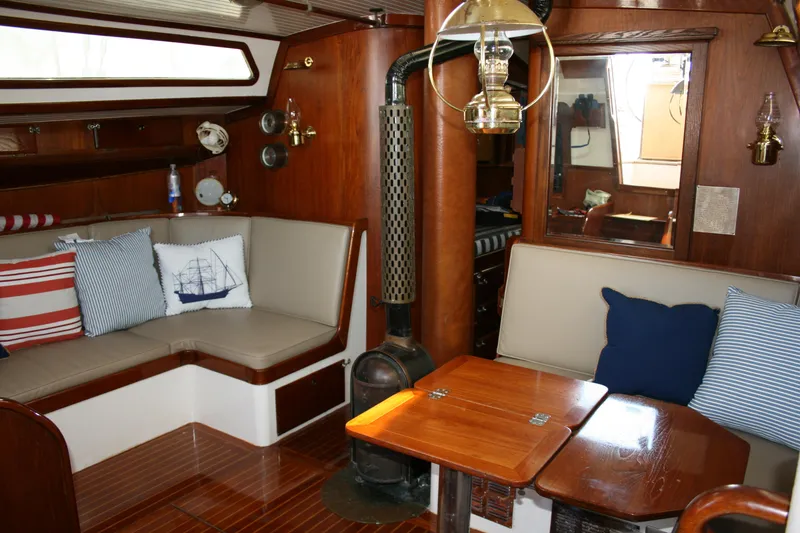 1981 Tradewinds Center Cockpit
