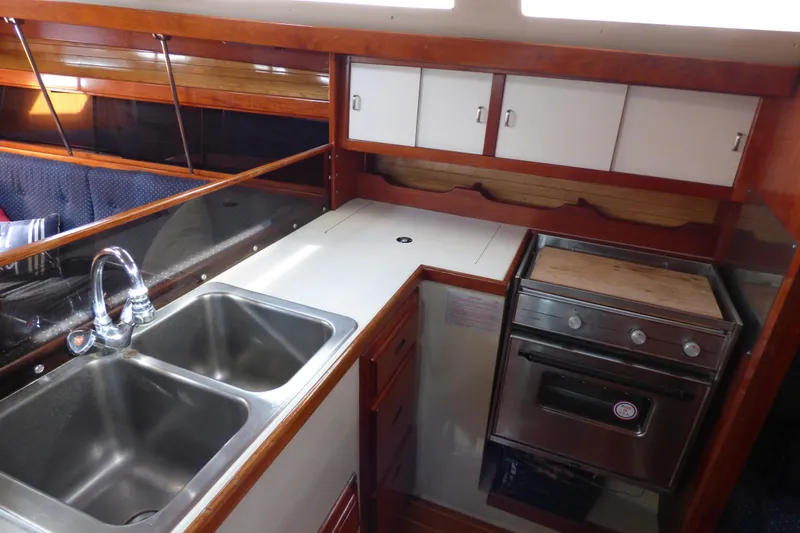 1989 Catalina 34