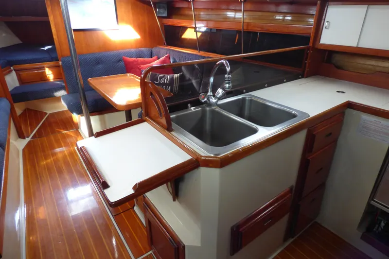 1989 Catalina 34