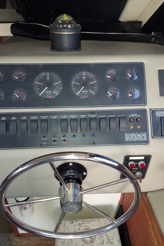 1996 Bayliner 3388 Command Bridge Motoryacht