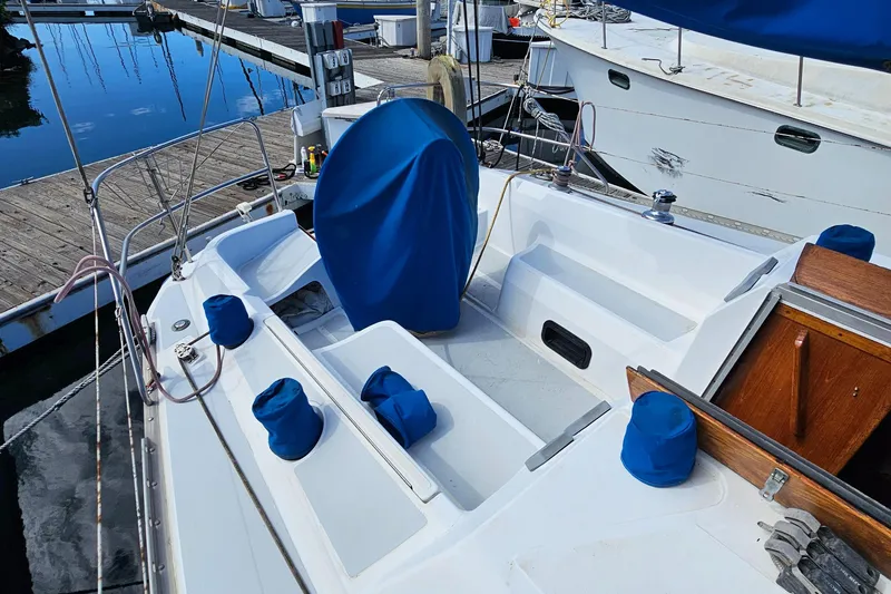 1988 Hunter Legend 35 sailboat cockpit with blue covers.