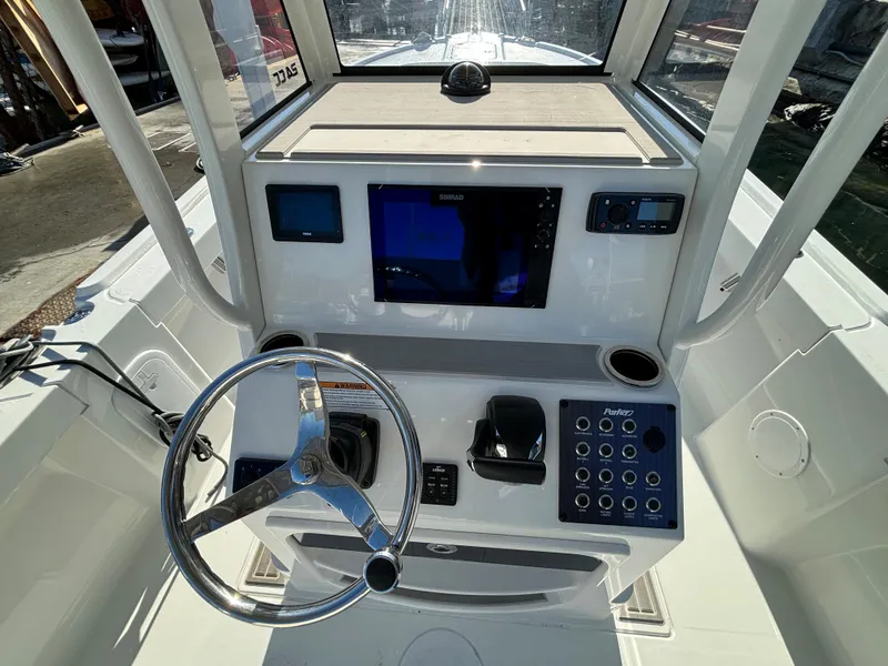 2022 Parker 2400 Center Console