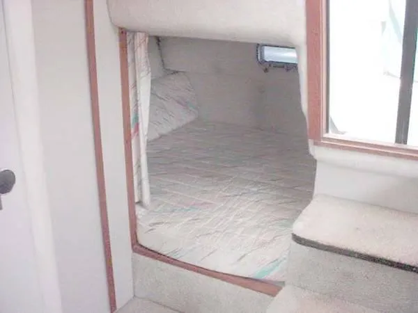 aft berth/mid cabin