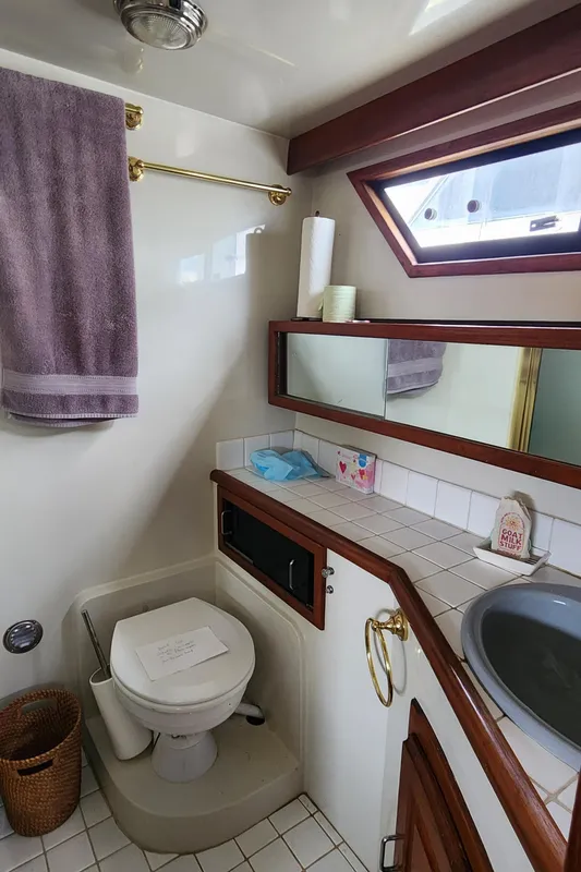 Primary Cabin Head