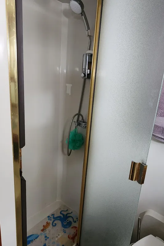 Primary Cabin Head 1